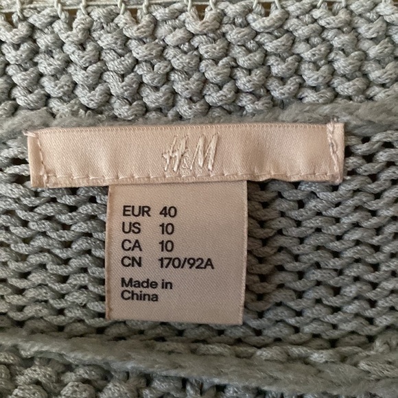 H&M Sweater - Picture 3 of 4